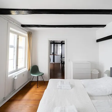 Charming W. 2-bedrooms Apartment