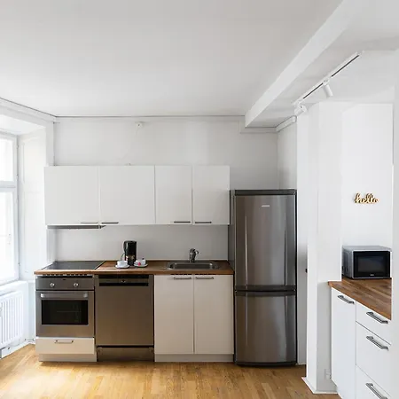 Charming W. 2-bedrooms Lejlighed *